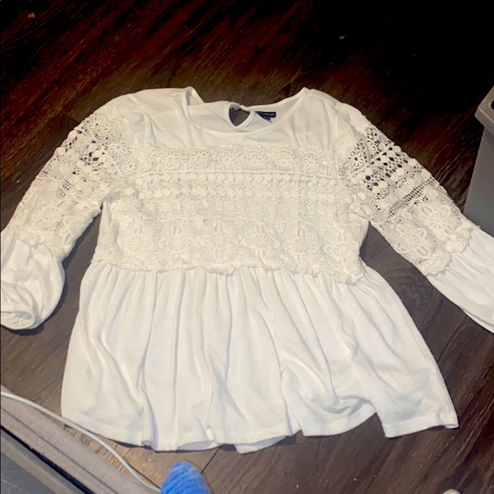 White flowly top